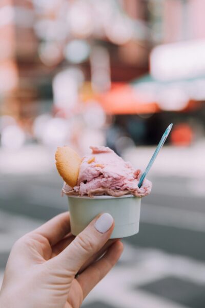 ijsje eten solo op reis alleen reizen tips