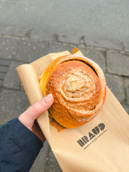 ijsland reykjavik kaneelbroodje