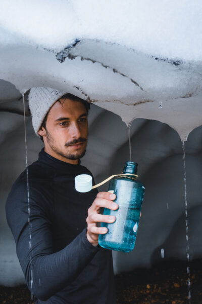 ijsland water drinken grot hiken