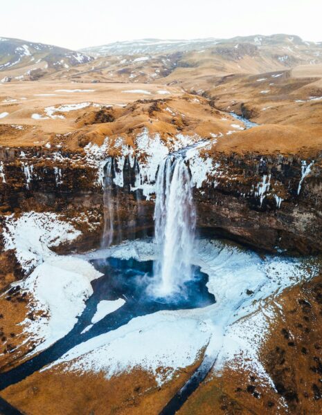 ijsland winter waterval