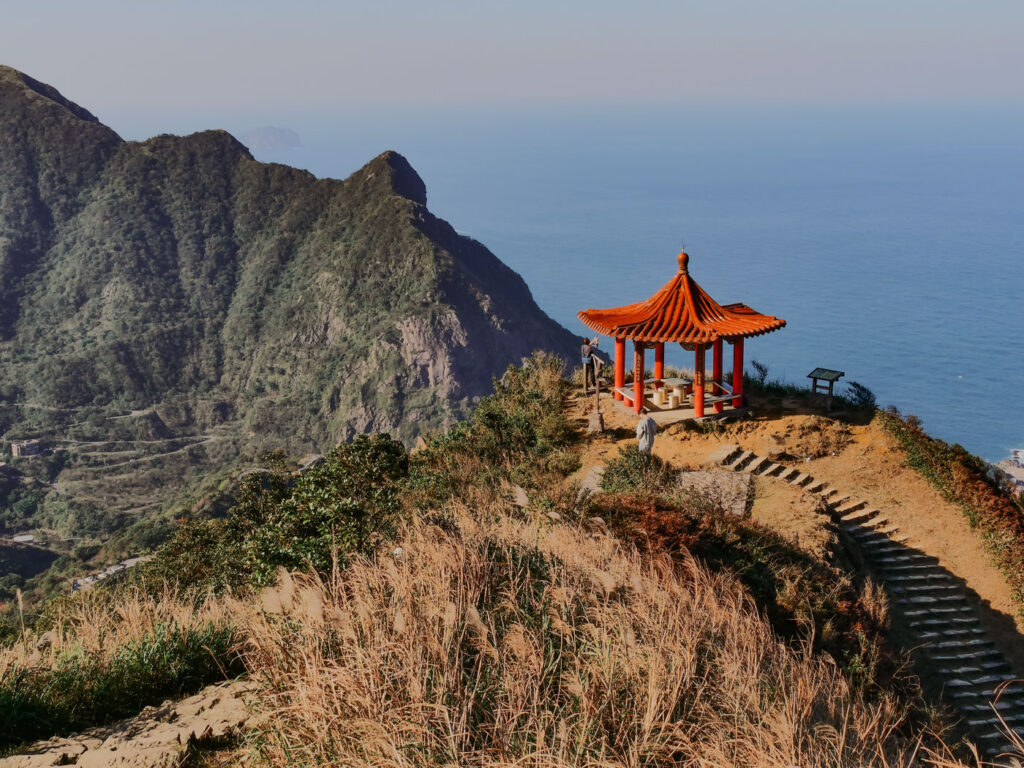 jiufen taiwan teapot hike