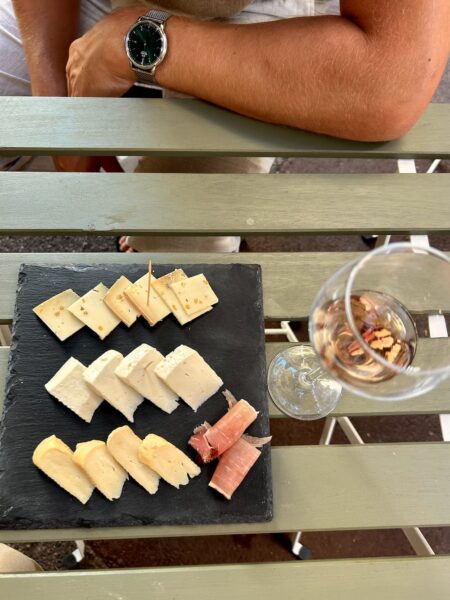 kaasjes bij wijn in Colmar