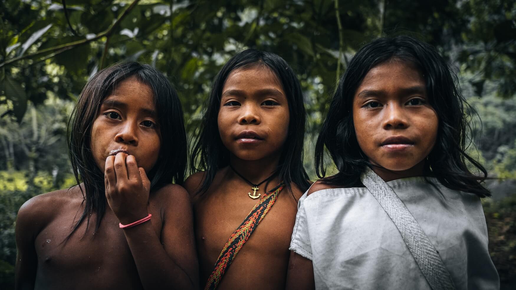 kinderen onderweg bij lost city Colombia