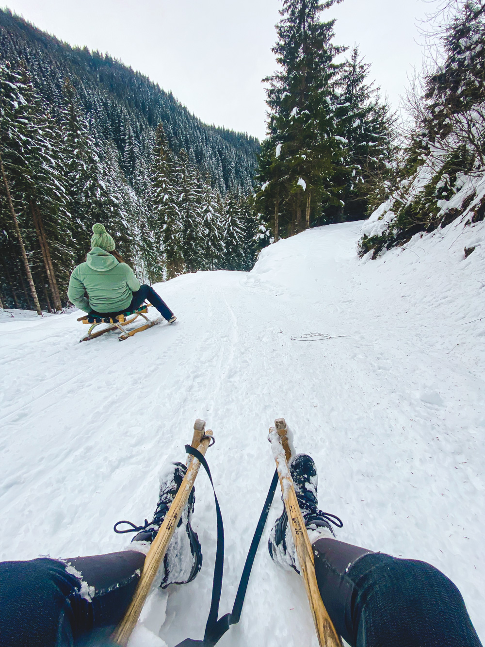 kitzbuhel sleeen oostenrijk winter hiking