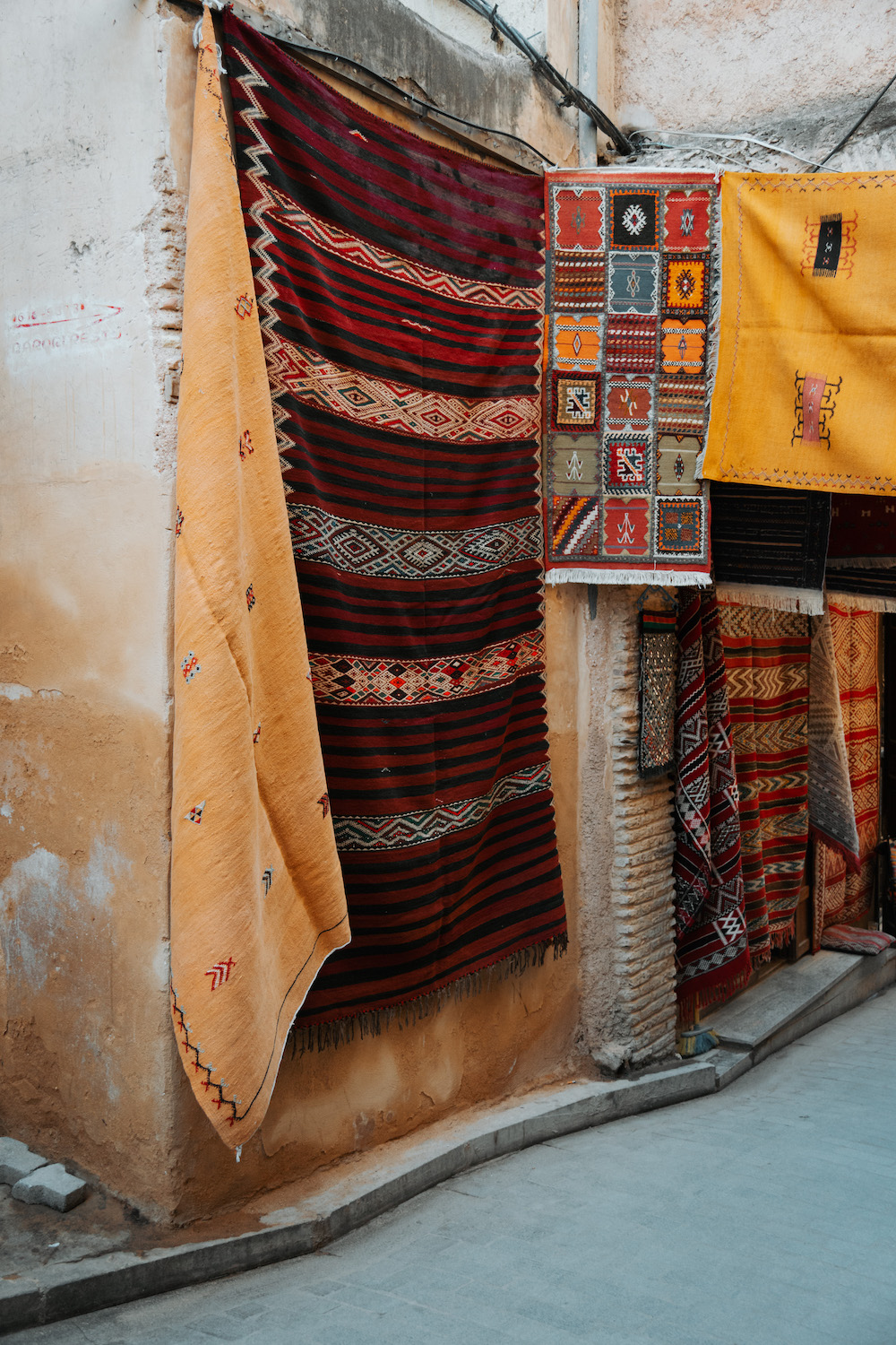 kleedjes in de medina van Fez