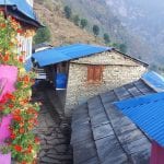 kleurige huisjes onderweg himalaya trekking