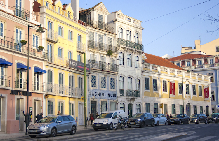 kleurrijke wijk in lissabon Principe-Real
