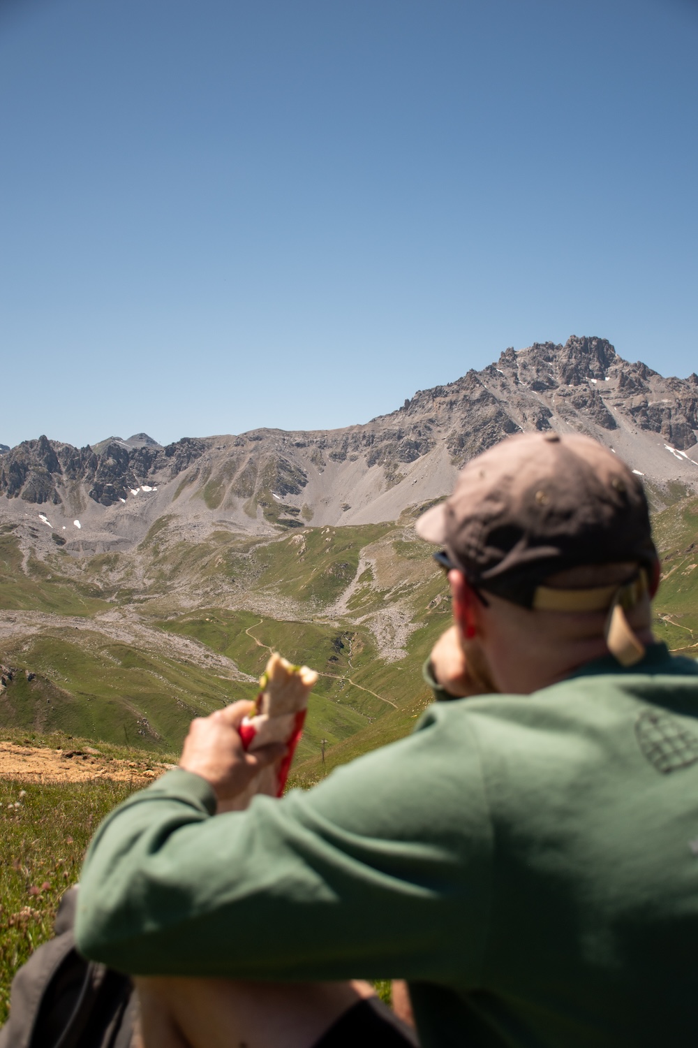 lunchpauze met uitzicht Franse Alpen