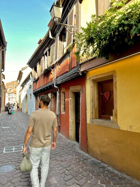 man in straatjes Colmar