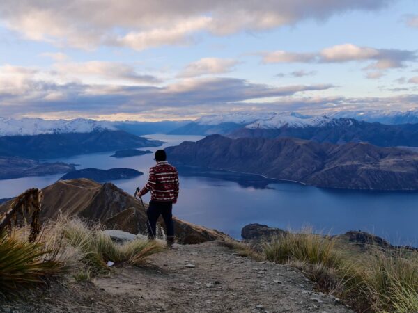 man op Roys peak Wanaka