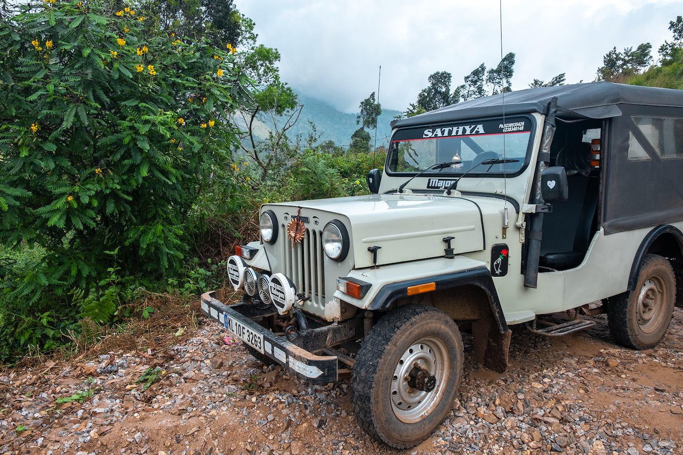 munnar india kerala jeep tour