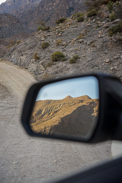 Uitzicht vanuit de auto Snake Canyon Oman