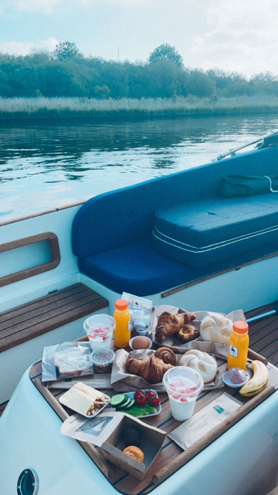ontbijten op de boot varen friesland