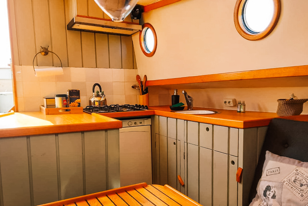 overnachten op een boot friesland ijlst