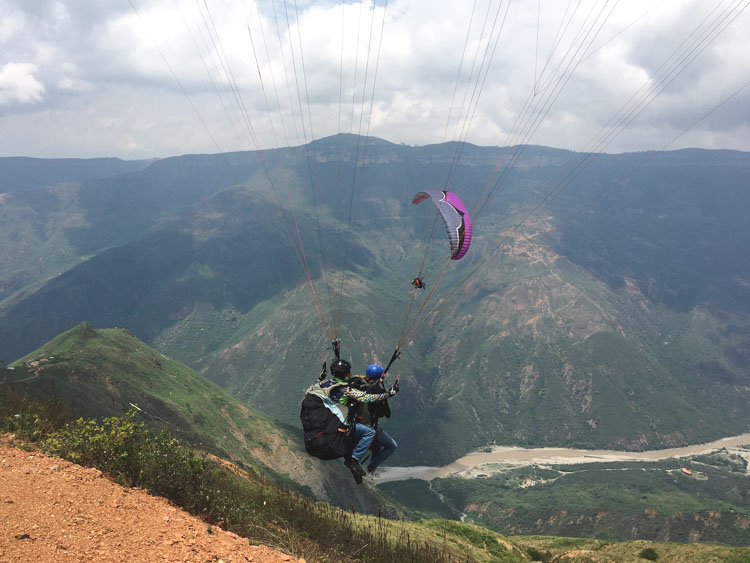 paragliden chicamocha canyon Colombia