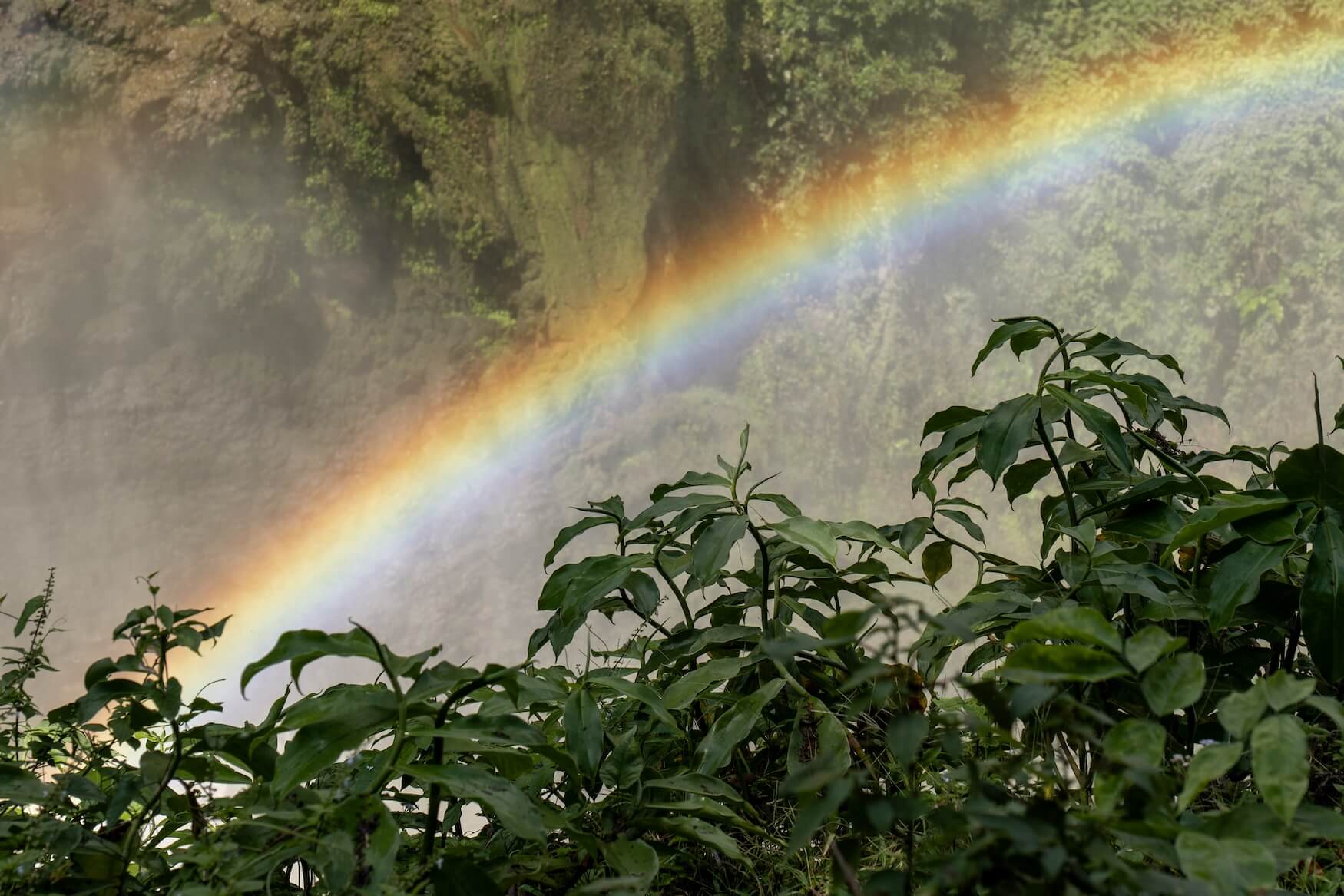 regenboog bij pulhapanzak waterval