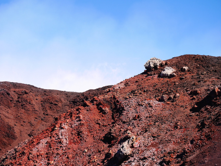rode lava vulkaan etna sicilie