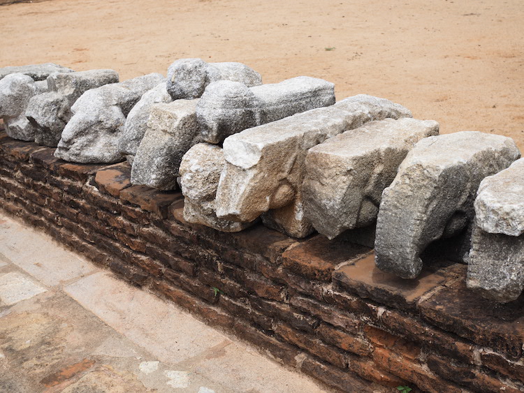 ruines-Abhayagiri-vihāra-anuradhapura