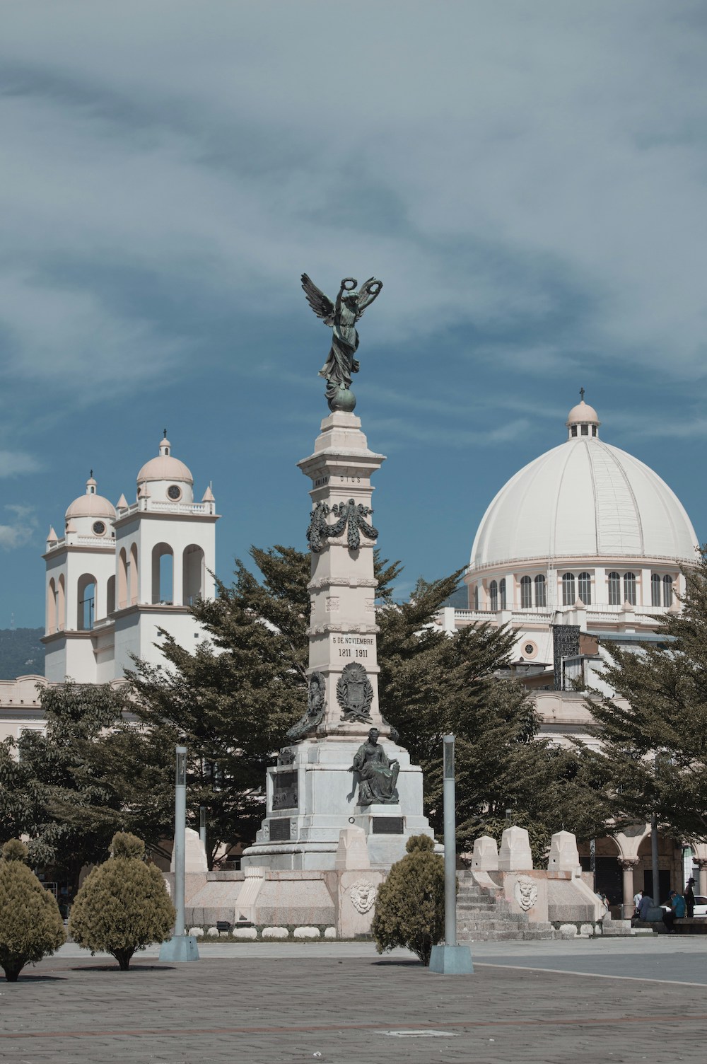 san salvador plaza libertad
