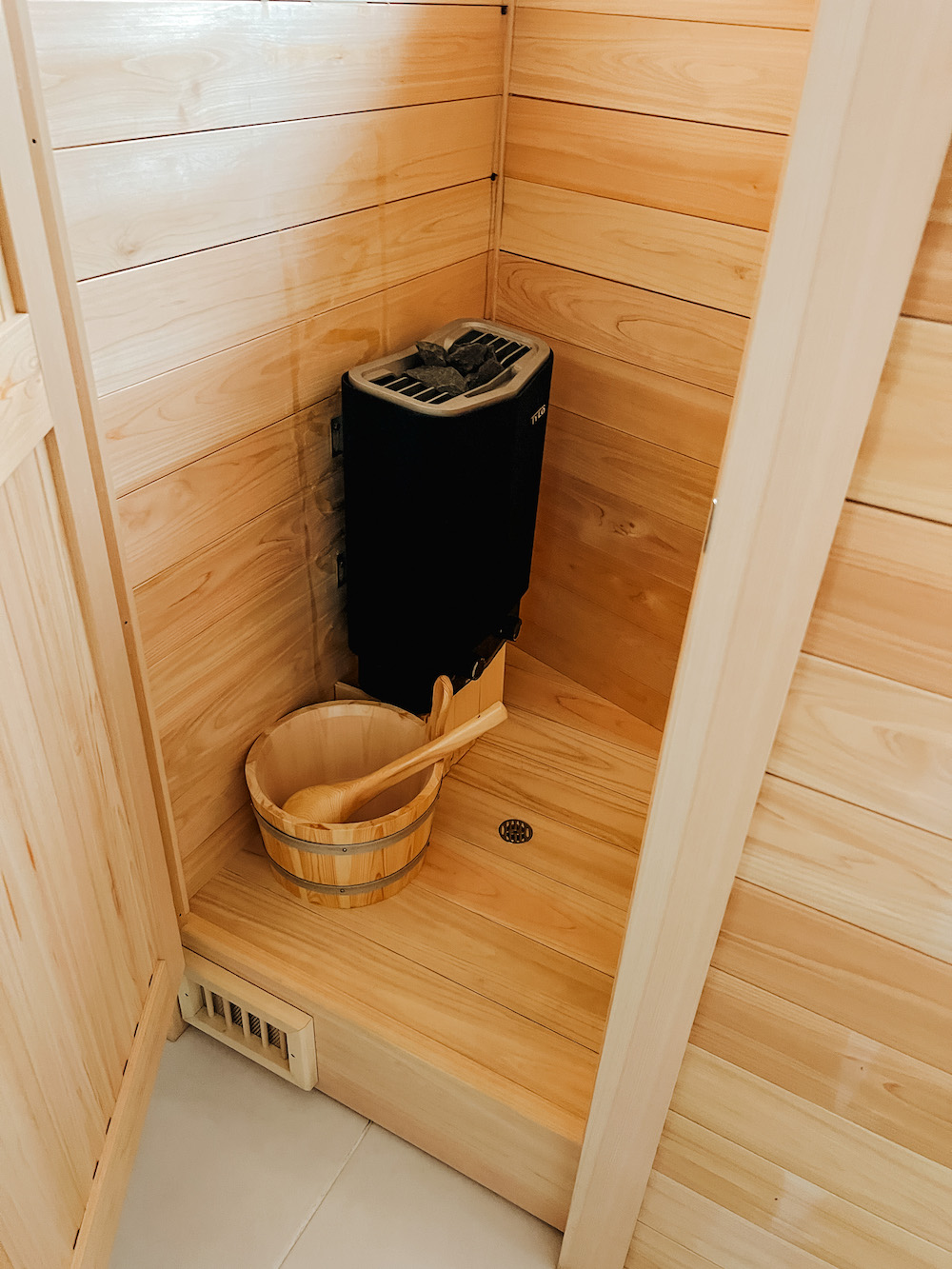 sauna in airbnb kamakura japan