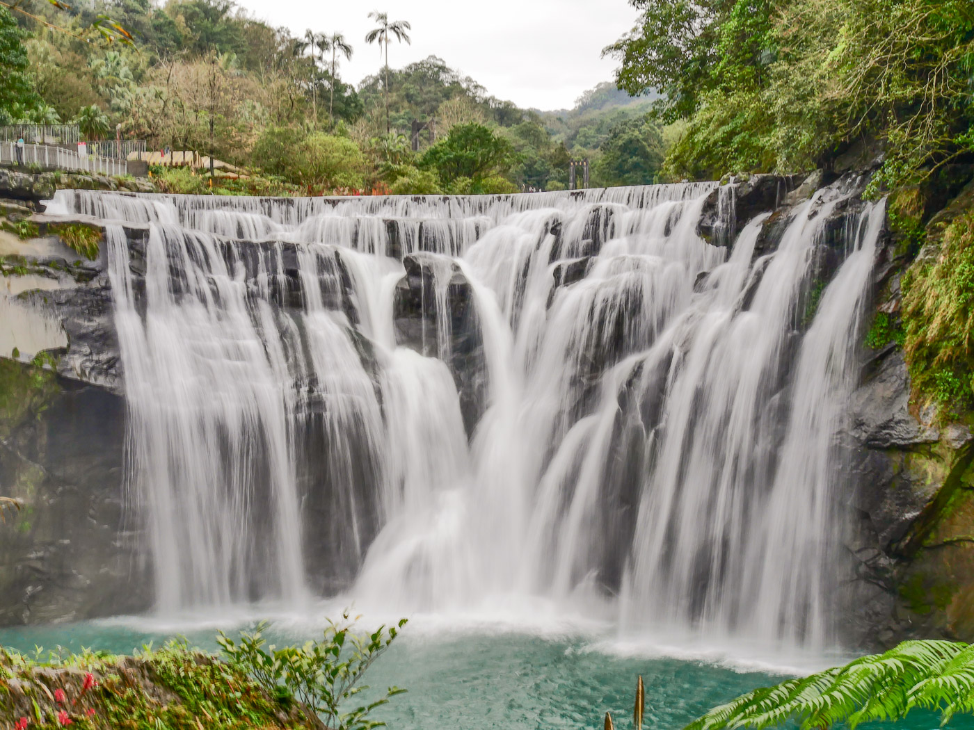shifen waterfall