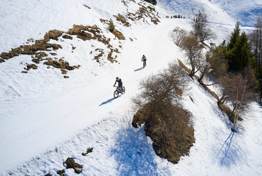 snowbike wintersport trein