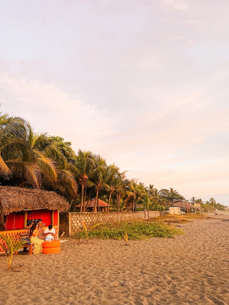 strand Las Peñitas, zonsondergang sfeer