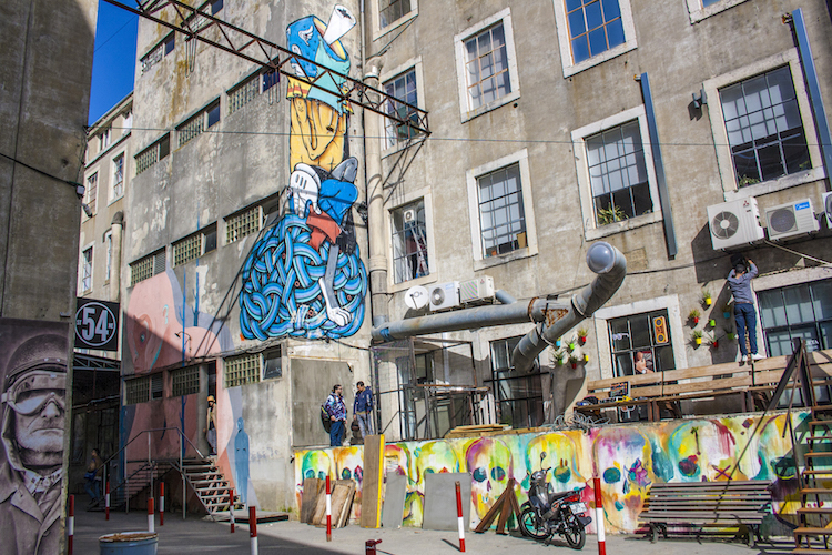 streetart LX Factory in lissabon