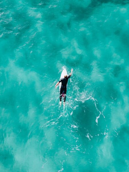surfen in noosa australie