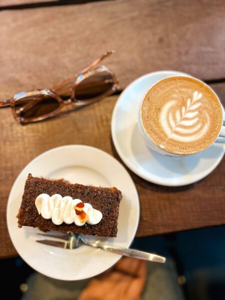 taartje en koffie op texel