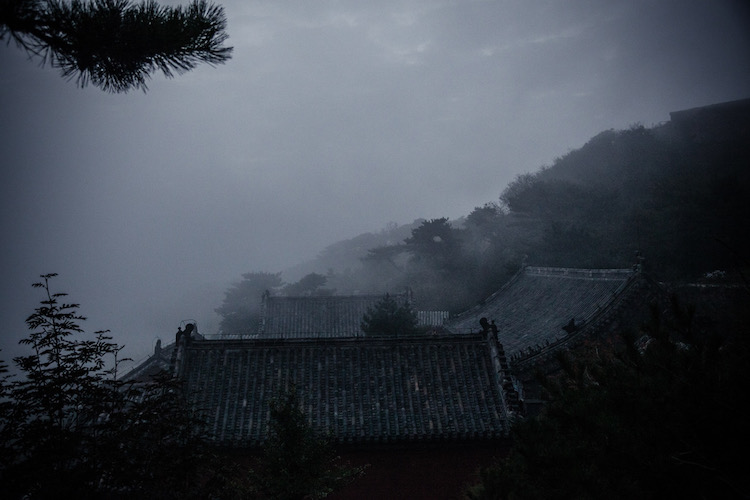 taishan china heilige berg mist