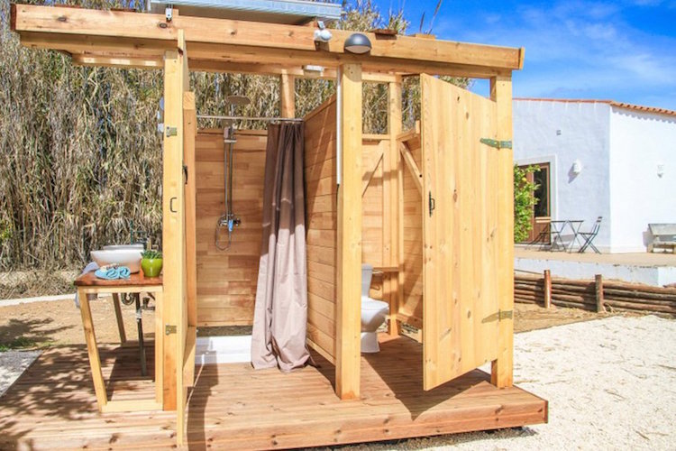 the surf lodge douche spanje