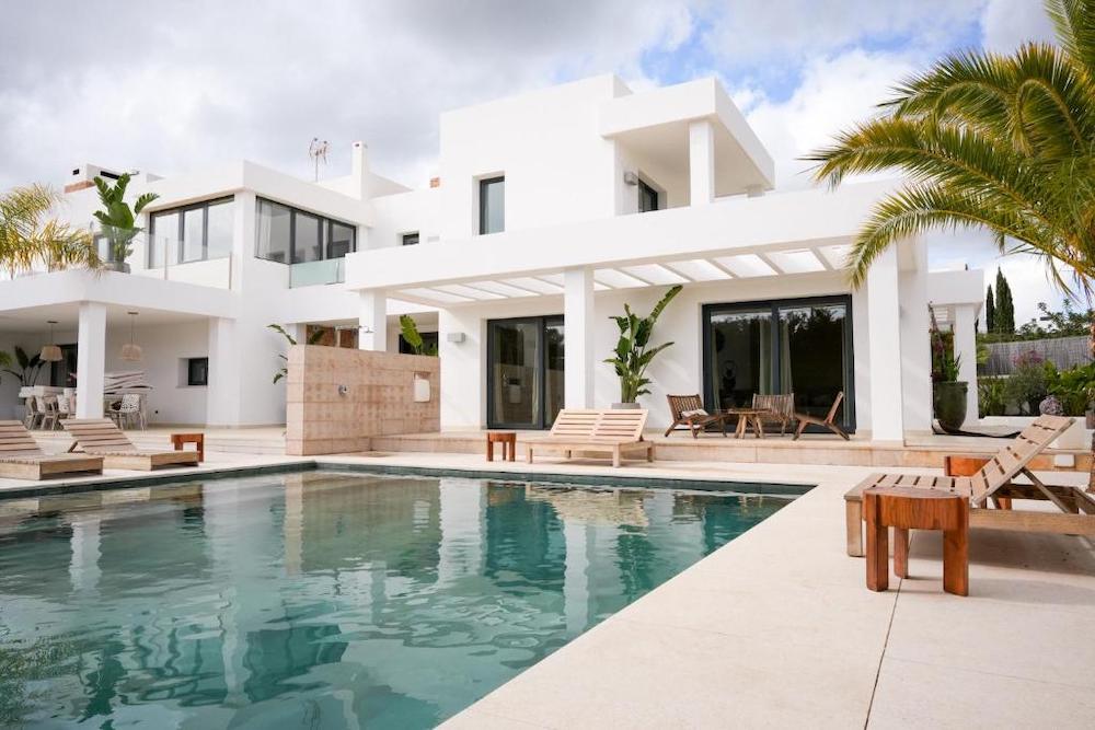 vakantiehuis ibiza huren 6 personen met zwembad villa elisea