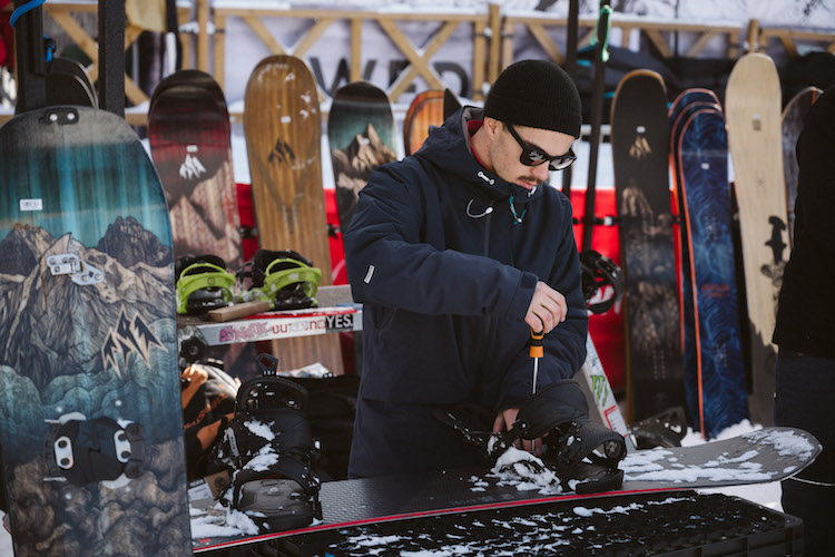 val thorens kick off snowboard shop