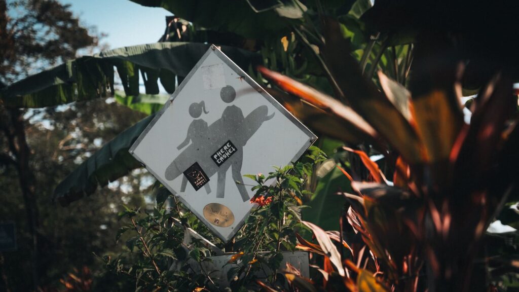 verkeersbord met surfers, Costa Rica