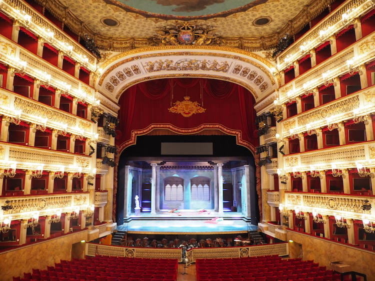 Wat te doen in Napels Teatro San Carlo