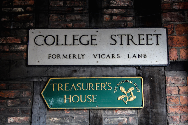 wat-te-doen-in-york-pubs-college-street