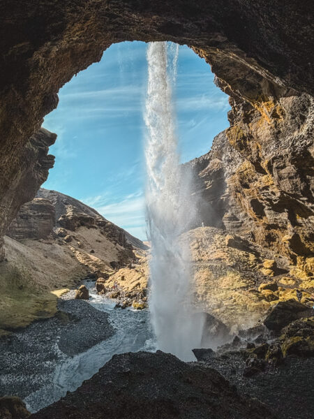 waterval waar je achter kan ijsland kinderen