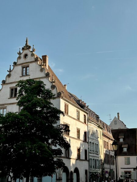 witte gevel in Colmar